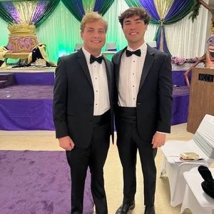 Meet your Posher, Hayes